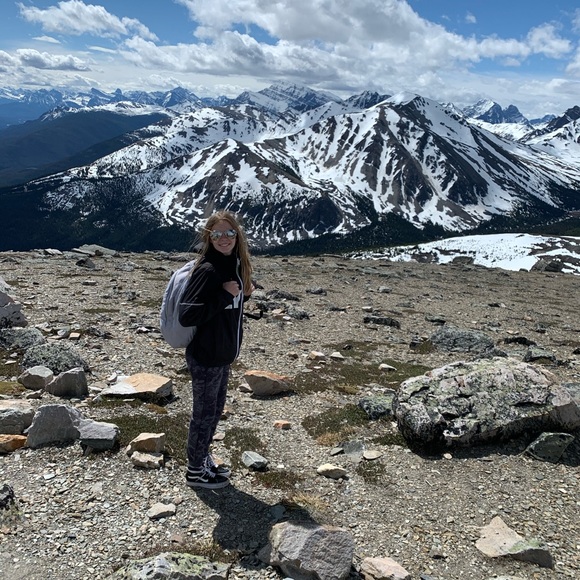 Meet your Posher, Sierra - Picture 2 of 2